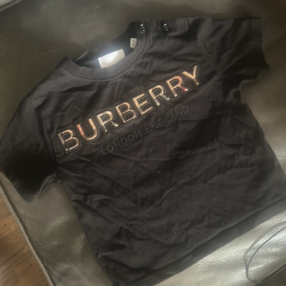 18 months Burberry T-shirt in good condition AUTHENTIC - Picture 2 of 2